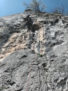 Le dernier clippage avant le beau mouv de bloc pour finir la voie (que vous ne verrez pas en photo 😅) !