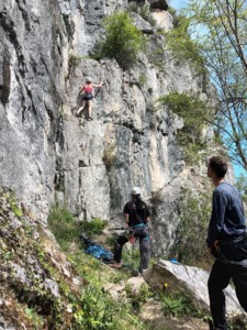 Nina qui cherche son chemin dans Pièce en 2 actes - 6a